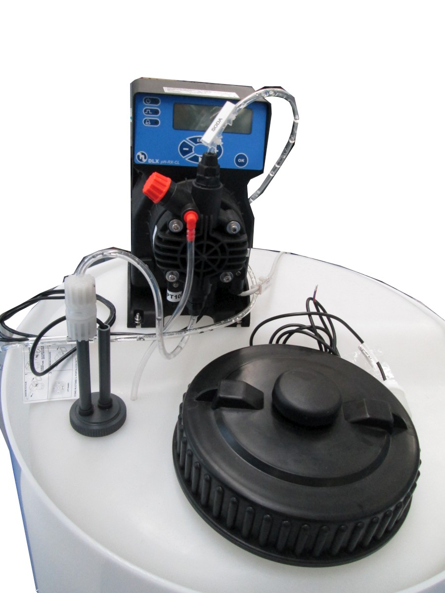 用于中和控制的pH计量泵的试剂缓冲罐的详细视图。